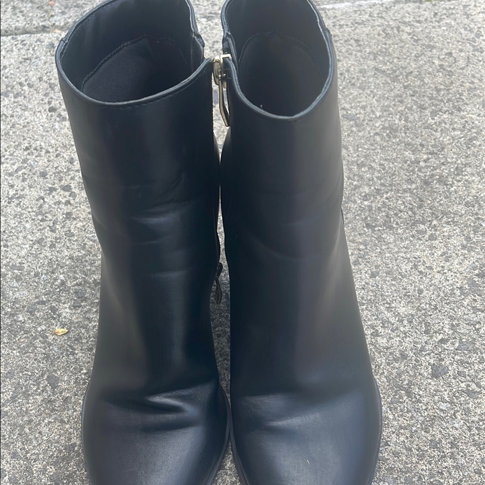 Liz Claiborne Black Ankle Booties Sleek Minimalist‎ Design